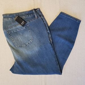 Torrid Hi-Rise Cruvy Capri Pant